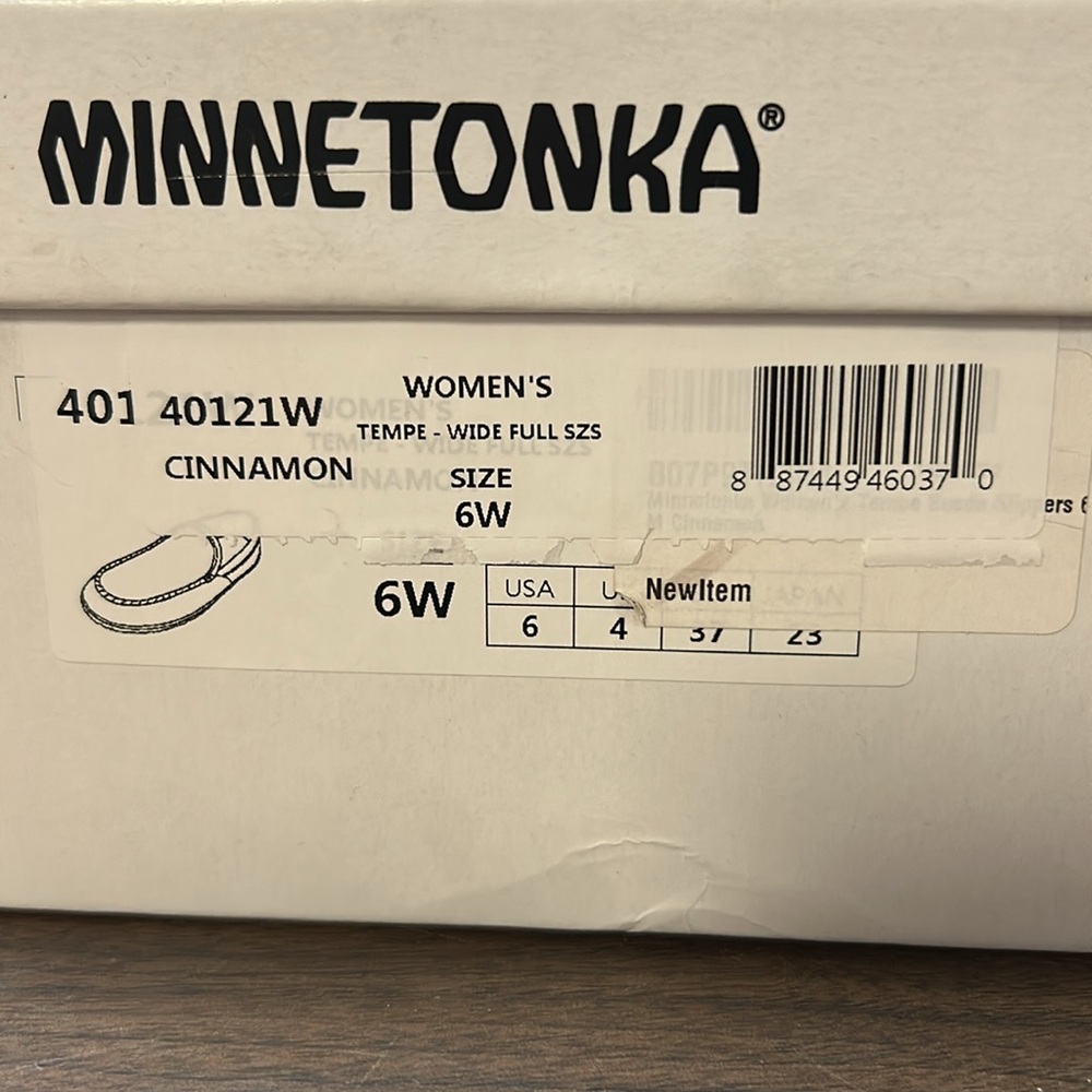 Minnetonka Tempe Women's Slipper - Picture 2 of 5